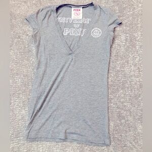 University of‎ PINK Tee Y2K Small Deep V-Neck Rhinestones Trustees Logo